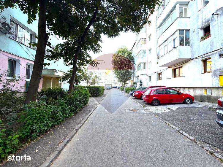 Apartament cu 3 camere semidecomandat în Republicii