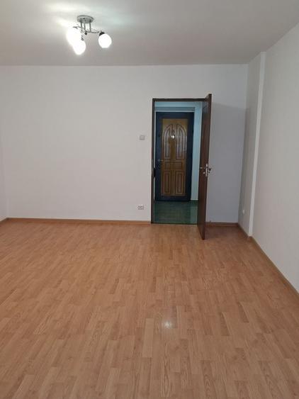 Garsoniera bloc 1980, Gorjului, Militari - 4