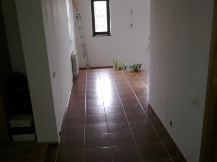 Casă cu 4 camere în Păun