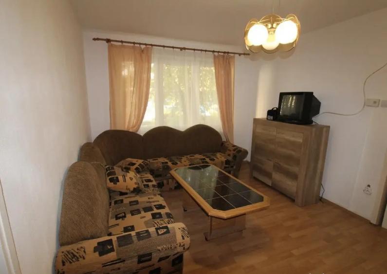 INCHIRIEZ apartament 2 camere semidecomandat,zona Centrala - 1