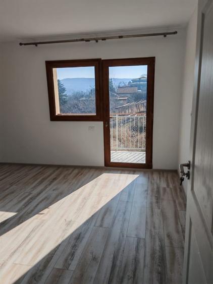 Inchiriez casa cu 3 apartamente zona bucium - 5