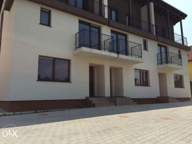 Inchiriez imobil cu 3 case in triplex in Europa - 4