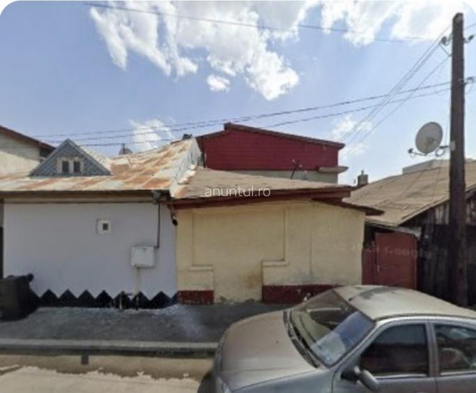 Plesani, teren cu casa demolabila