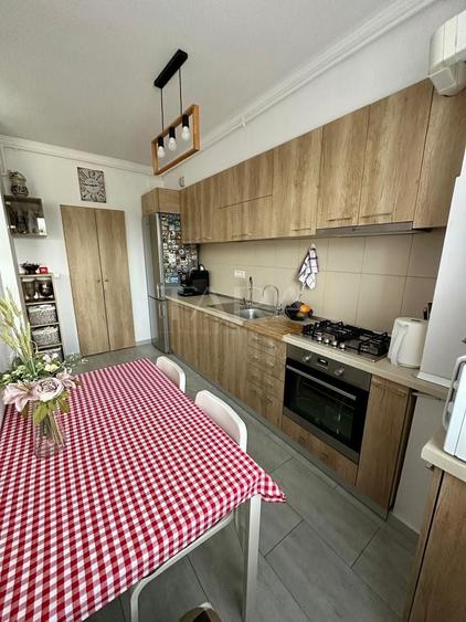 Apartament cu 3 camere semidecomandat, mobilat în Mărăști