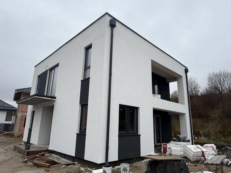 Casă individuală de vânzare – Luna de Sus, cartier rezidențial privat - 1