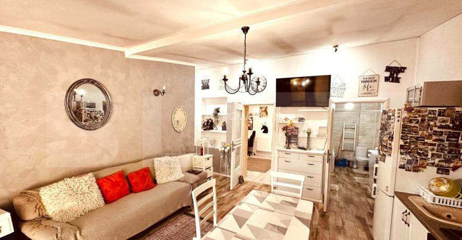 Casa de vanzare, cu 3 camere, 68 mp, zona Tatarasi