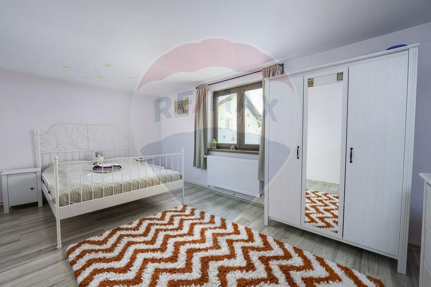 Vila cu 4 camere + terasa + curte + loc de parcare - Bacu... - 13