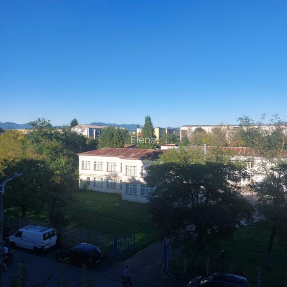 Vand apartament 3 camere