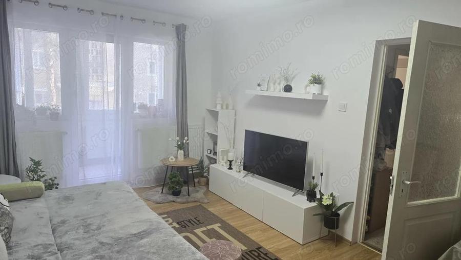 Vand apartament 2 camere in Deva, zona Piata Centrala, decomandat, parter inalt peste garaje, - 1