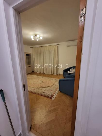 OFERTA INCHIRIERE GARSONIERA IN VILA