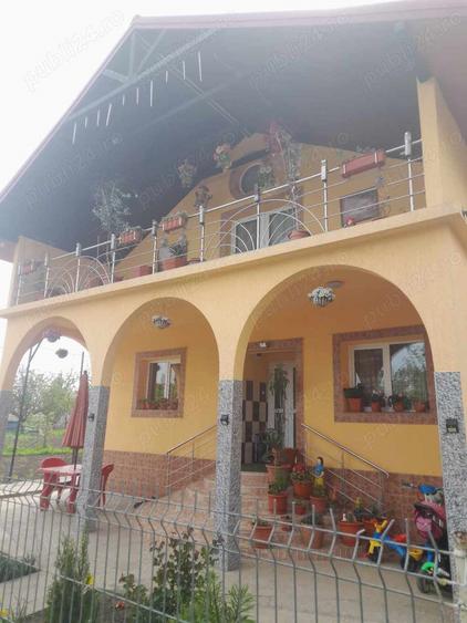 Casa cu mansarda in centru Loc Belcesti jude?ul Ia?i - 1