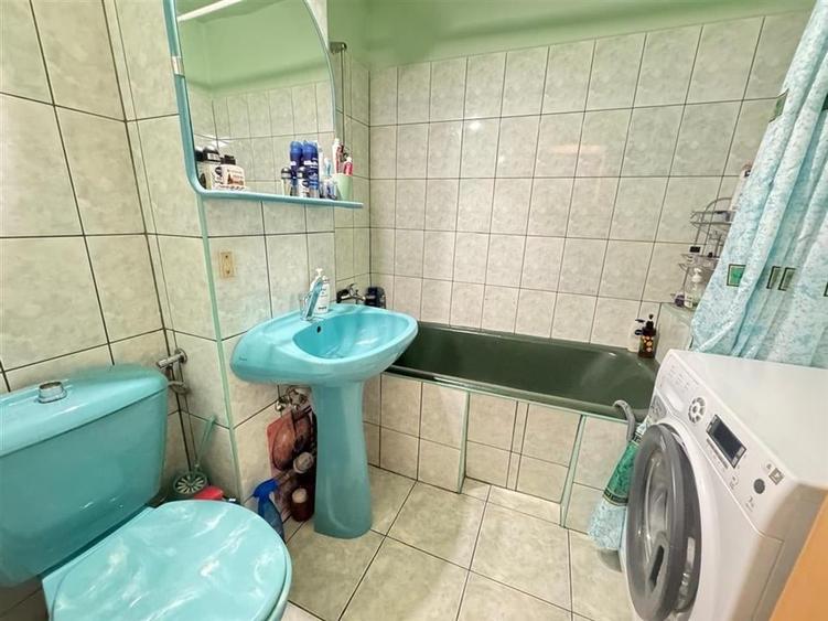 Apartament decomandat 3 camere cu 2 balcoane zona Valea Aurie - 12