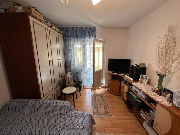Apartament 3 camere, etaj 3, zona Longinescu - Gara - 7