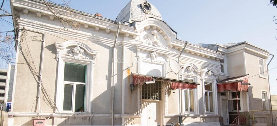 Casă cu 6 camere în Ultracentral