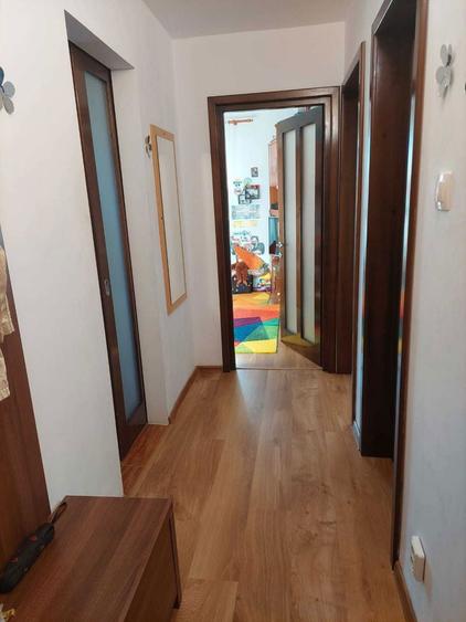 Vand apartament 2 camere decomandat, intrare in Zamca (zona Belvedere - Bebelusul), Suceava, 65.900 euro, etaj 4 din 5 - 5