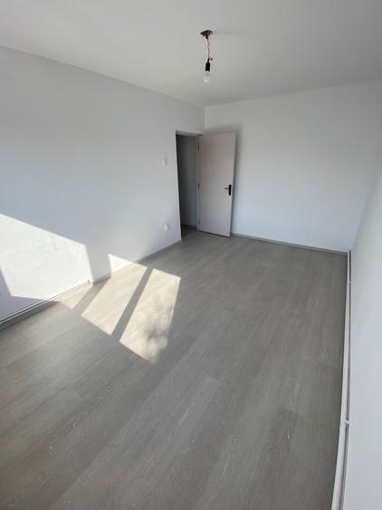 Apartament 3 camere, 80 mp, decomandat, renovat Micro 3 - 5