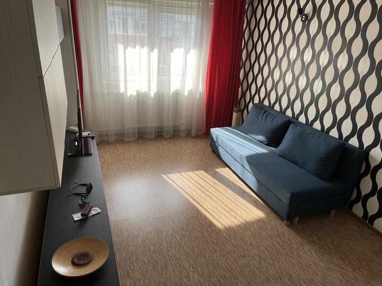 Apartament cu 3 camere semidecomandat în Central