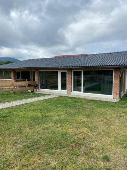 Casă nouă 2023, 2 dormitoare, 70 mp utili pe 239 mp teren – lângă Bran - 1