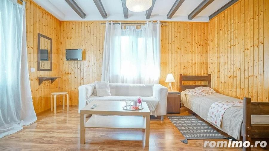 Casă cu 14 camere cu Teren 1360 Mp în Noua