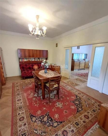 Casa deosebita stil clasic si modern de