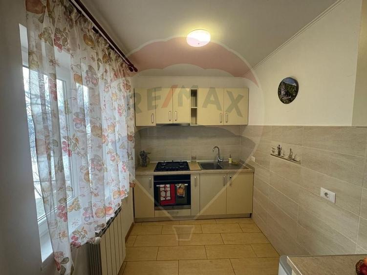 Casă / Vilă cu 6 camere de vânzare în zona Darmanesti - 3