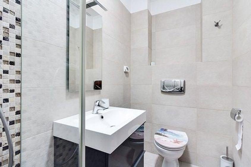 NOU! BANEASA  SISESTI  LUX ! /luna   Scoala KIng OAK - Scoala Britanica - 13