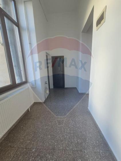 Spatiul pretabil  pentru o gama variata de activitati - 7