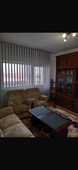 De închiriat ap 3 camere - 1