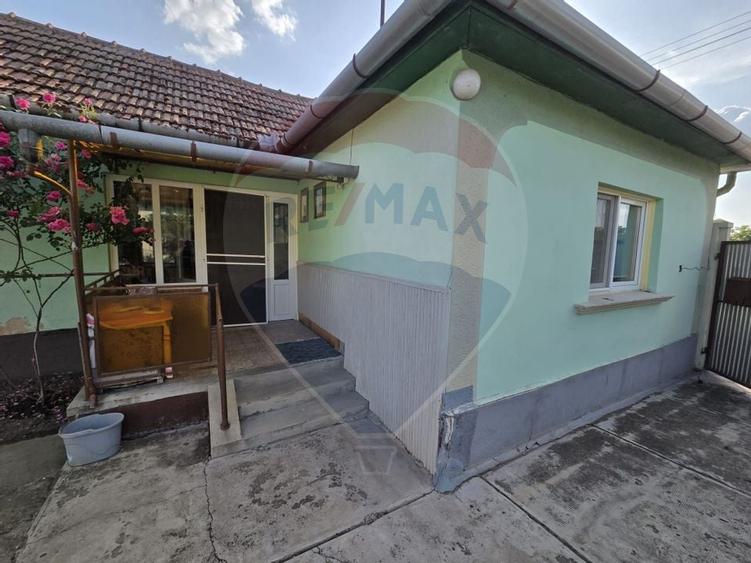 Casă cu gradina si solarii de legume - 5