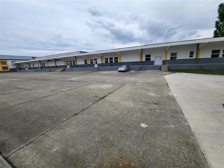 Spațiu industrial, de 5,000 mp, în Est