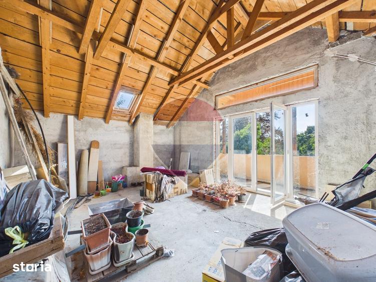 Casă cu 6 camere cu Teren 2800 Mp în Butimanu