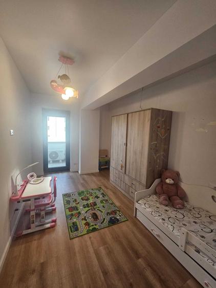 Apartament cu 3 camere decomandat în Exterior Vest