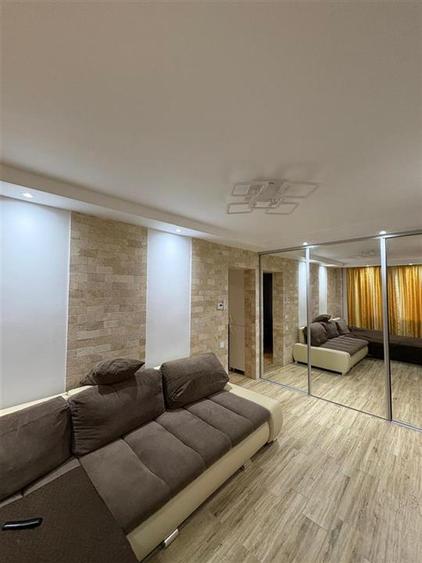Apartament cu 4 camere decomandat în Răcădău