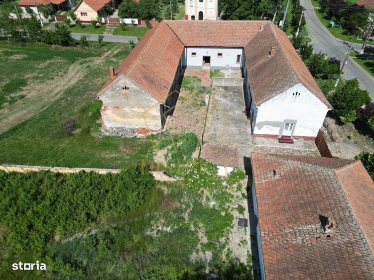 Casă cu 4 camere în Jupani