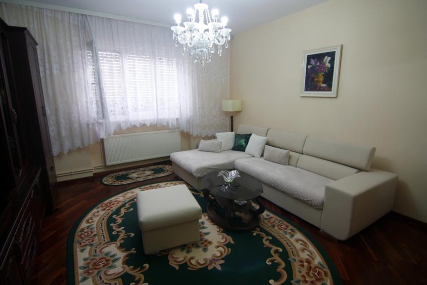 Casă individuală cu 5 camere cu Canalizare în Ultracentral