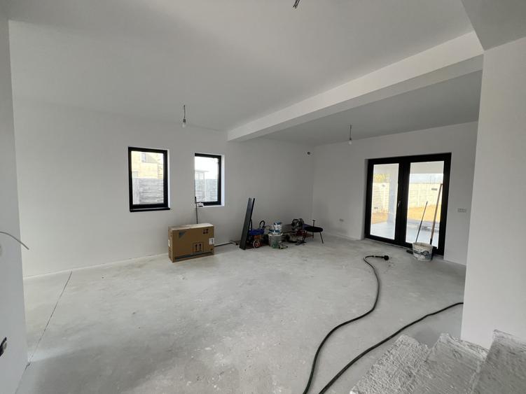 Duplex cu 4 camere cu Canalizare în Urseni