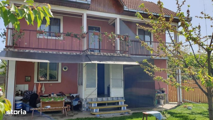 Casă cu 4 camere în Sântuhalm