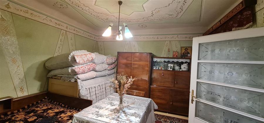 Casă individuală cu 8 camere cu Canalizare în Micălaca
