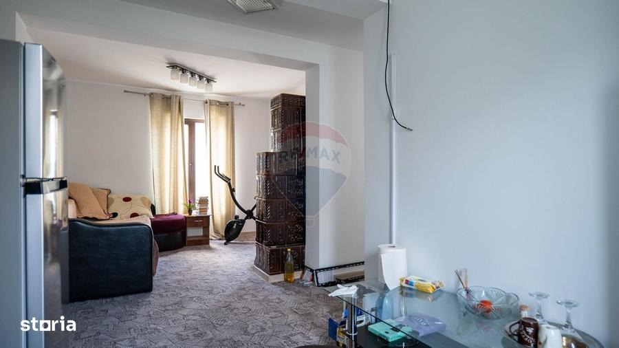 Casă cu 4 camere în Ungureni