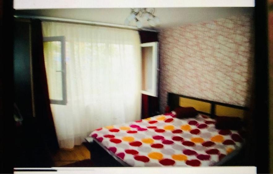 Apartament cu 3 camere semidecomandat în Govândari