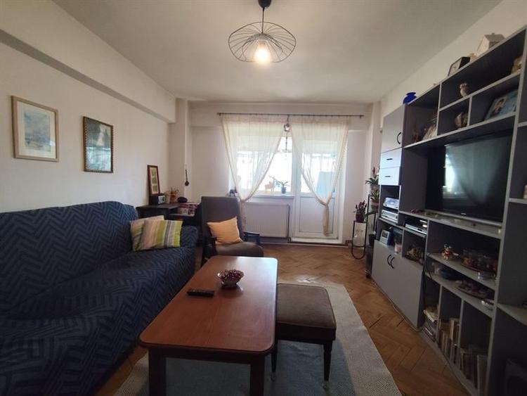Apartament cu 3 camere decomandat în Mofleni