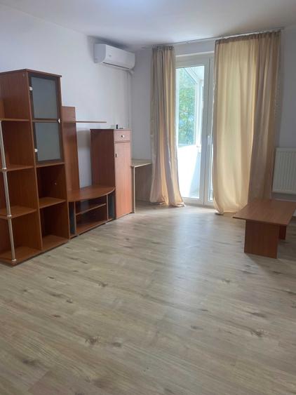 De inchiriat Apartament 3 camere Aleea Circului - 1