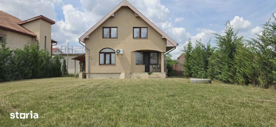 Casă cu 4 camere cu Teren 820 Mp în Sânmartin