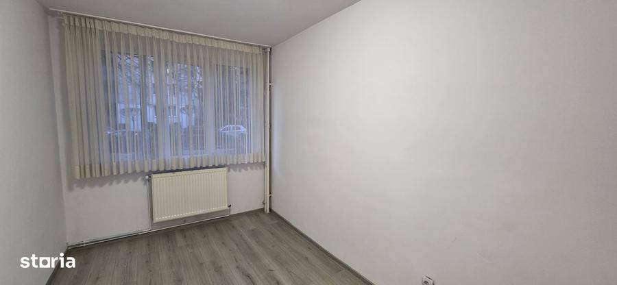 Apartament cu 3 camere decomandat în Tudor