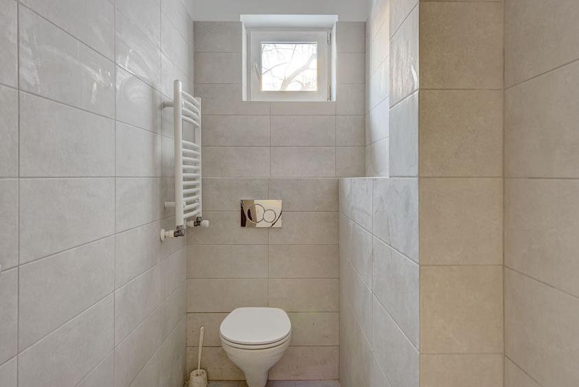 Casă individuală cu 7 camere cu Canalizare în Băneasa