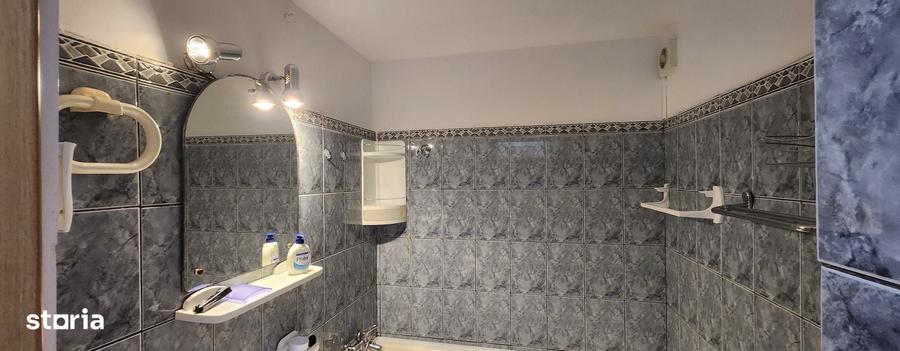 Apartament cu 2 camere semidecomandat în Centrul Civic
