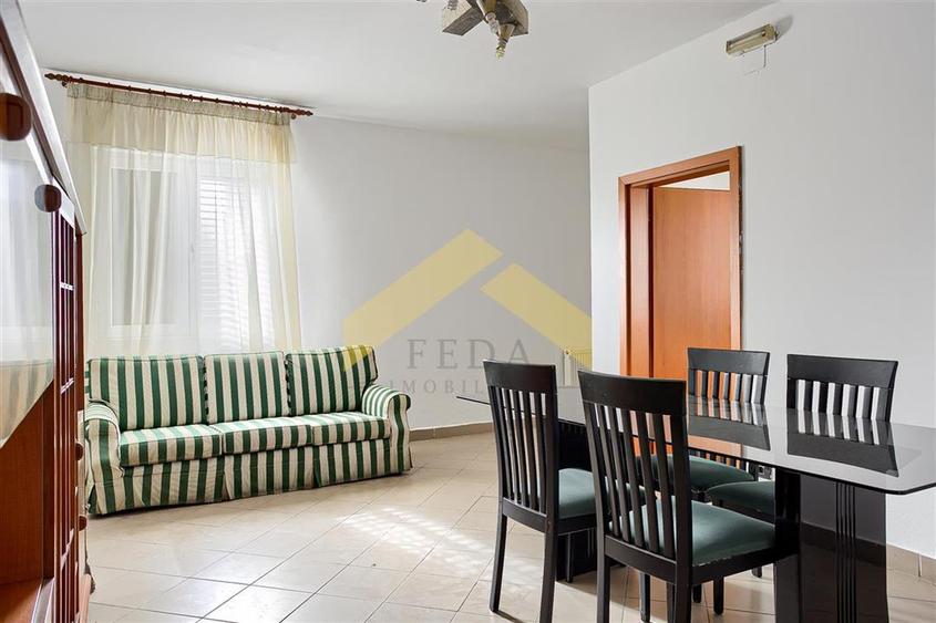 Apartament cu 3 camere semidecomandat în Galșa