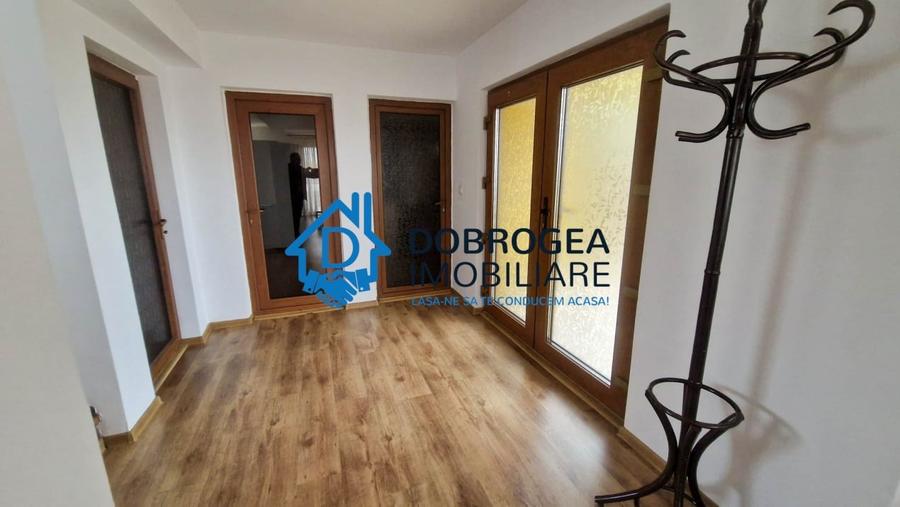 Casă individuală cu 5 camere cu Canalizare în Păcii