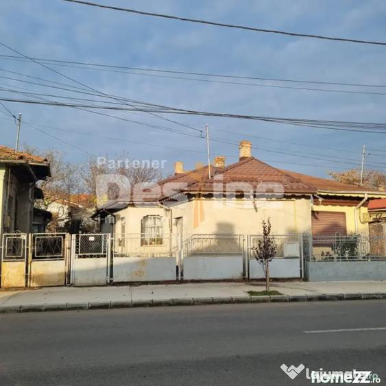 Casă cu 3 camere cu Canalizare în Central