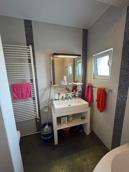 Apartament cu 3 camere semidecomandat în Vatra Luminoasă